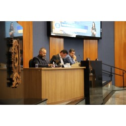 Vereadores de São José dos Pinhais seguem parecer do TCE e aprovam contas do prefeito referente a 2013